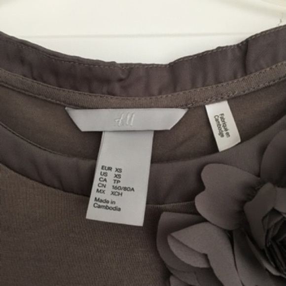 H&M Women’s Chic Tee - Picture 3 of 5